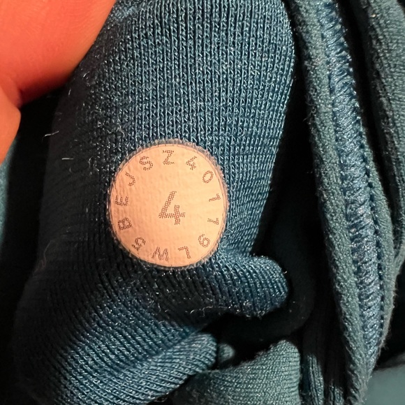 Lululemon align tight capri blue - Picture 3 of 3